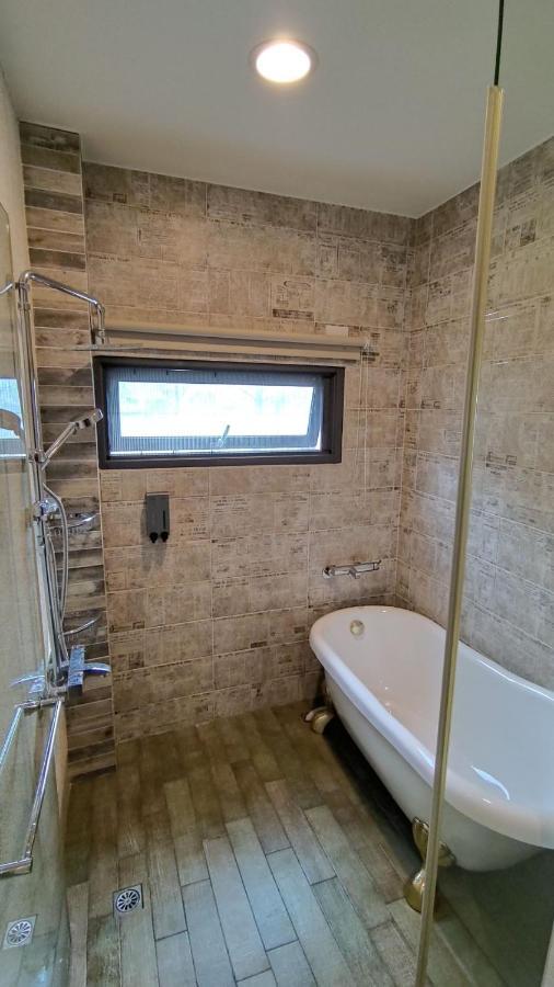 羅東夜市舒果shugo B&B 近清溝夜市 國旅卡特約店 配合手作早餐店及租車行 Luodong Dış mekan fotoğraf